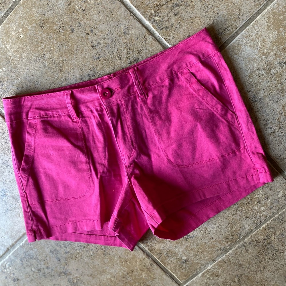 BeBop - Woman’s fuchsia color shorts, Size: 9